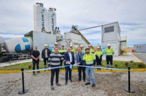 Corte de cinta inauguración Holcim en Zárate