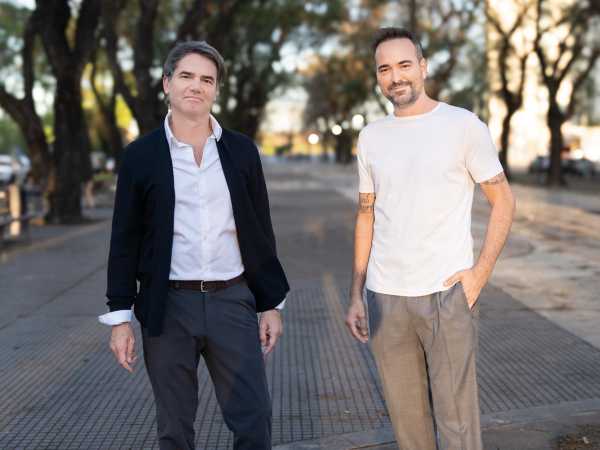 Cristian Calandria y Matías Gainza Eurnekian exterior - PH @jenniferhaslop