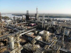 Refinería Axion Energy Campana otra