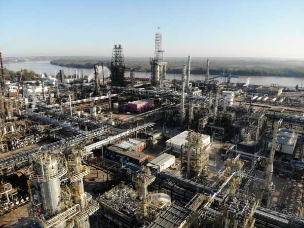 Refinería Axion Energy Campana otra